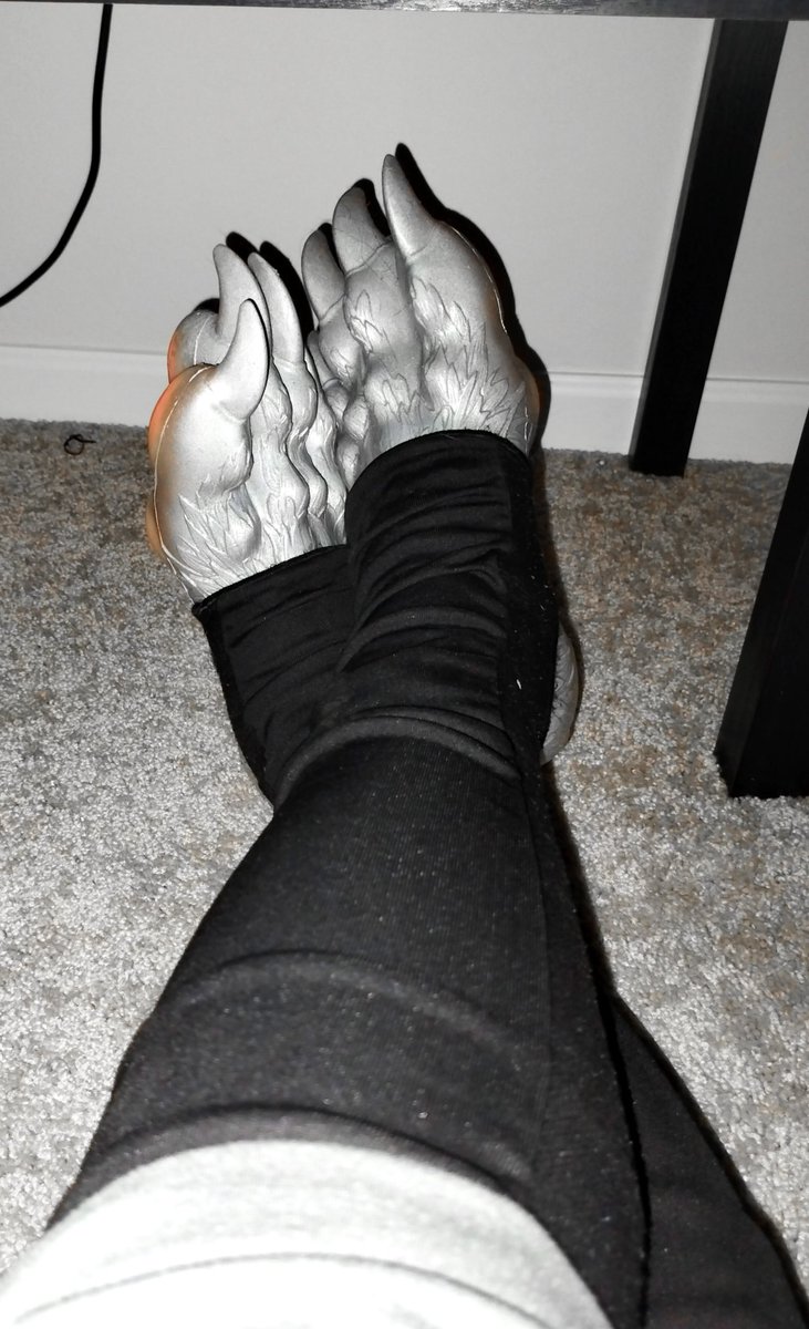 DiresPaws's tweet photo. Hope everyone's been well, finally got my groove back.

Here's hoping the paw game isn't dead yet haha https://t.co/gXxNisifmm