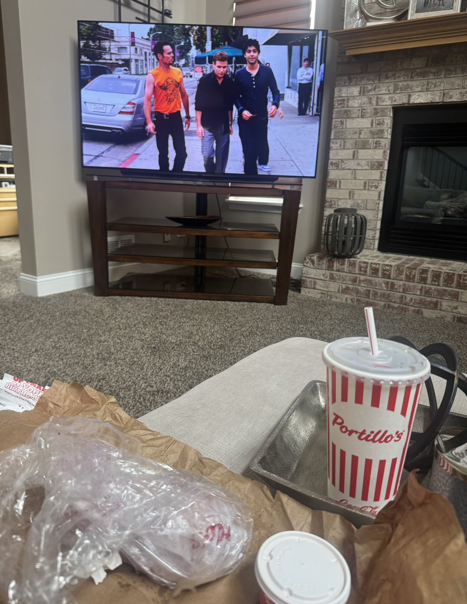 ScaredSportsGuy's tweet photo. Let unemployment begin. #AriGold https://t.co/1FVkVg96lq
