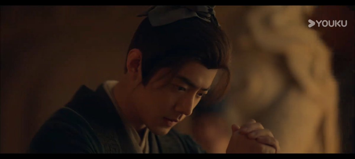 No puedo dejar de pensar en un conejito con este atuendo de Xiao Zhan 🤭

#LegendOfZangHai