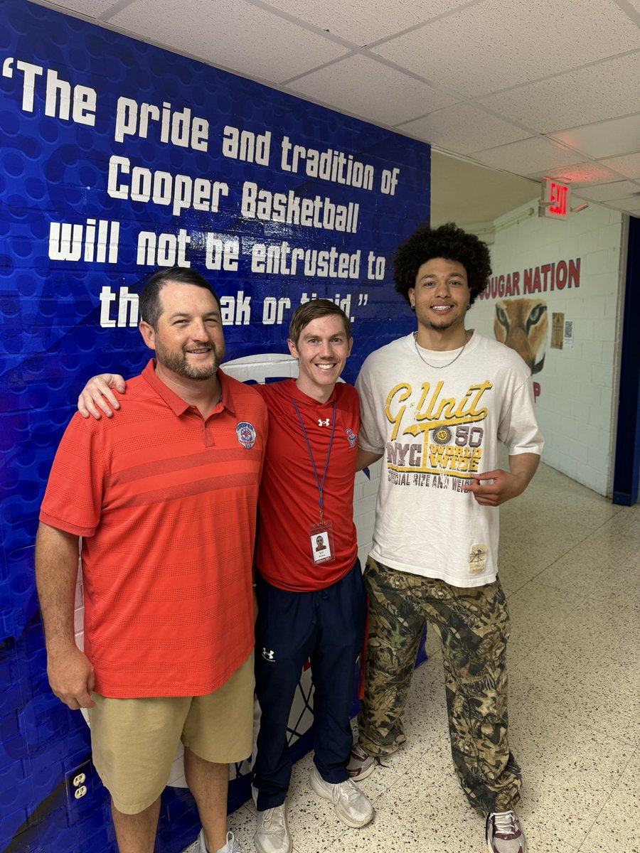 Our last Man Maker speaker of the year was a great one. Jaelyn Rivera (‘23) talked to our guys about his journey, as well as hard work, leadership, &amp; trust. 

<a href="/J_River4/">Jaelyn 🥶</a> just finished his 2nd year of college 🏀 after a great HS career with us. We are so proud of him!