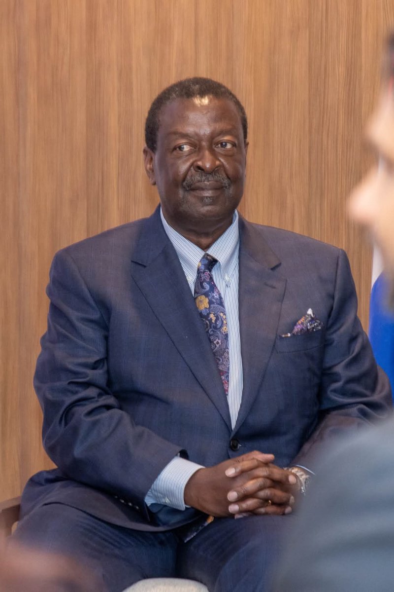 Thianis5's tweet photo. @MusaliaMudavadi ? @YvonneOkwara  you could have given him "mwakenya" https://t.co/lMRjuiYqCN