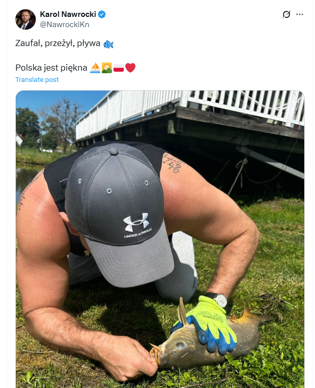 DahcotaPL's tweet photo. @K_Stanowski Aha, czyli Nowogrodzka nie podesłała jeszcze kompletu materiałów.😎
P.S.
A może wyśledzi Pan jakie dziary na klacie i plecach ma Och Karol Nowogrodzki.
Przy okazji poinformuje Pan nas czy Batyr też ma tam jakieś dziary.
#PiStanowski https://t.co/MFBgkKVFNt