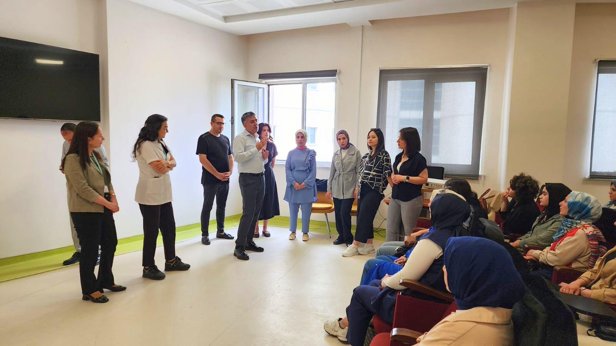 🔽 Eğitimle Güçlenen Ebelik Hizmetleri

✅ Batman İl Sağlık Müdürlüğümüz tarafından düzenlenen “Ebelik Eğitimlerinin Güçlendirilmesi” programı kapsamında, “Doğal olan normal doğum” temasıyla bir eğitim gerçekleştirilmiştir.

📌 Eğitimde, kamu ve özel hastanelerimizin doğum