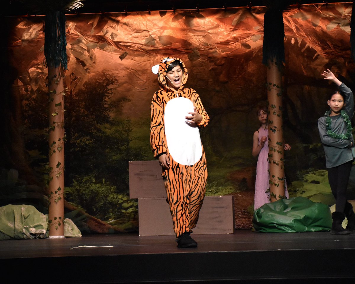 BASISIndMcLean's tweet image. 🌿Jungle Book Kids, presented by the Grades 5–6 Drama Club and directed by Ms. Glanzer, concluded successfully last week! 🦧Bravo to everyone’s dedication to bringing this musical adventure to life! 👏
.
.
.
#schoolperformance #drama #theaterkids #primaryschool #community #bim