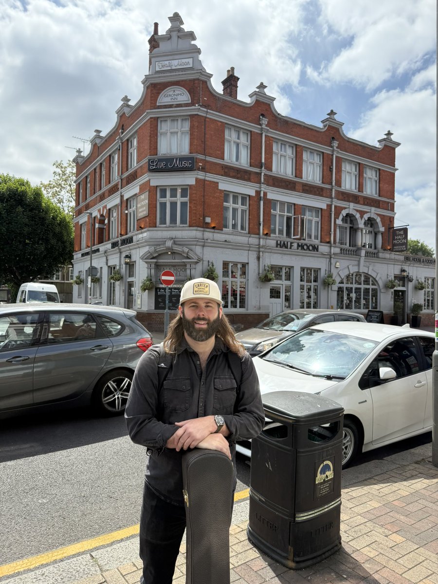 A little behind the scenes traveling through London to get to the @halfmoonputney on Sunday! Has been such a fun trip here in the UK so far! Excited for the last few shows at Rodeo’s in Wolverhampton Wednesday night and @buckleandboots in Manchester this weekend!
