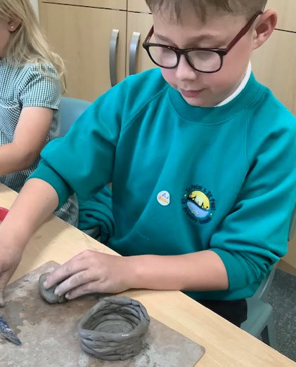 Lakeside_school's tweet photo. Year 3/4 have been making their Roman pots using the coiling method. We all made our slip and learned how to join two pieces of clay together by scoring the edges.  #clayskills #beingcreative https://t.co/azMF5BoYBX