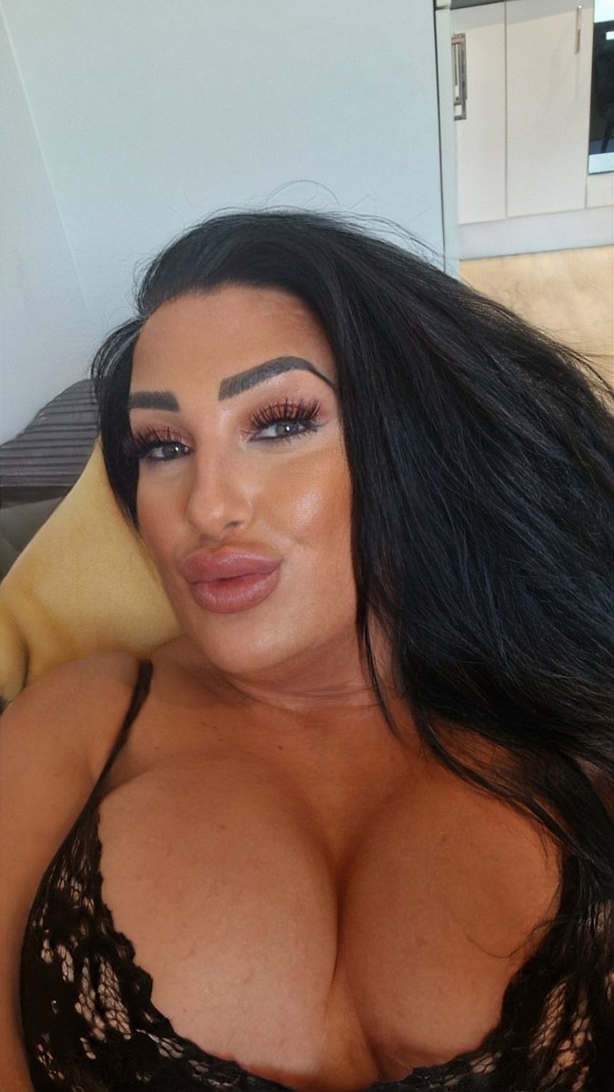 Having so much fun touring and whoring 🫶🍆🤣🙏🙏
Apreciate every single client that pays to see me 💋