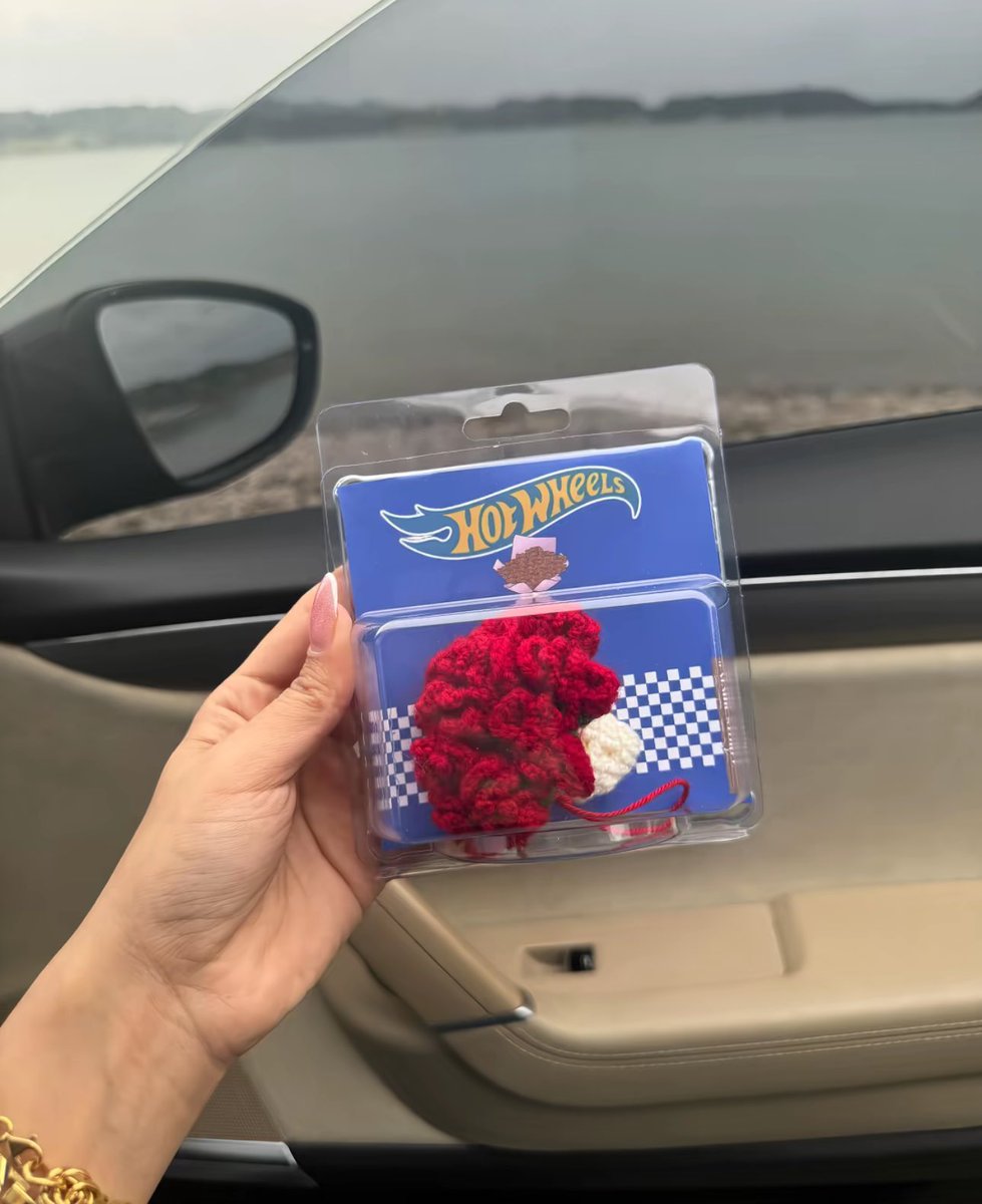 Her kızın alabileceği kadar ucuz ama her kızın alamayacağı kadar pahalı..