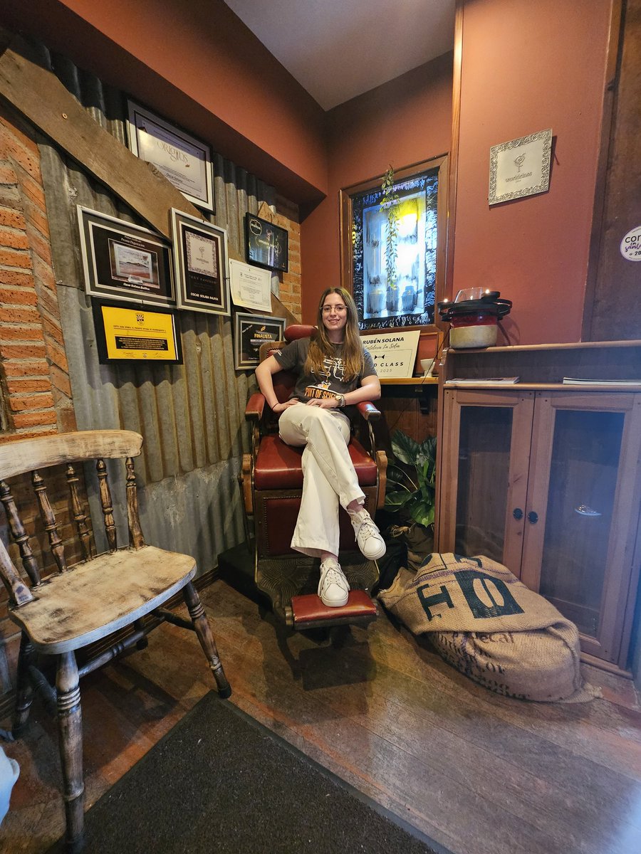UCDivulga's tweet photo. FS Gómez nos plantea una pregunta importante: ¿Eso se come? 🍽️ ¡Hablemos de los microcontaminantes ☢️ en #Pint25SDR!  @bapurproject @pintsworld @pintofscienceES https://t.co/NJ8iWxmI4b