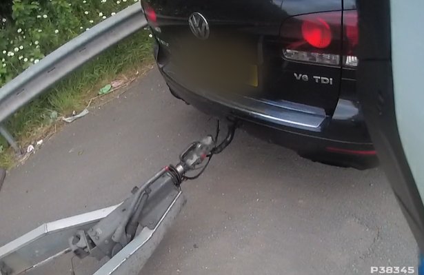 DerbysRPUBikers's tweet image. Two seperate stops, #Heanor &amp;amp; #longeaton.
Both trailers missing their secondary couplings.
On stopped after travelling at 70mph on motorway. 
2nd identifies other issues with sharp edges protruding. 
Prohibition from movement until rectified.
Both drivers reported.
#opsbikes