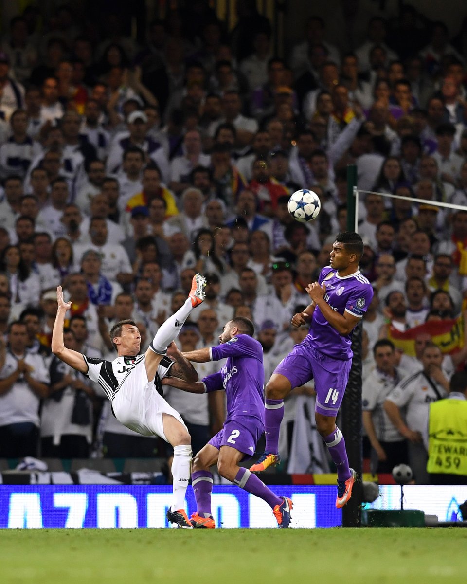 Mandžukić in 2017 🤯  

#UCLfinal
