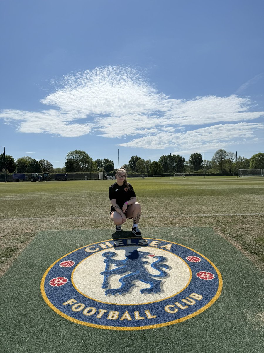 BradleyStokeLFC's tweet image. Last week our goalkeeper Abbie was hosted by @chelseafcw, for @threeuk #weseeyou network for passionate players. She went behind the scenes at Stamford Bridge, had talks from Chelsea staff members, Carly Telford and Eni Aluko, and a training session at Cobham Training Ground!