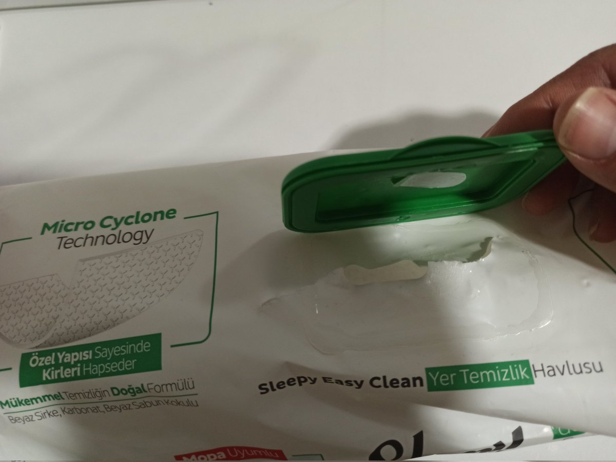 tongucomer92's tweet photo. @sleepycaretr  yer temizleme havlu paketleri düzgün yapışmıyor. Bu yüzden de üstte kalan kısımlar malesef kuruyor. https://t.co/L3sNxKmLdD