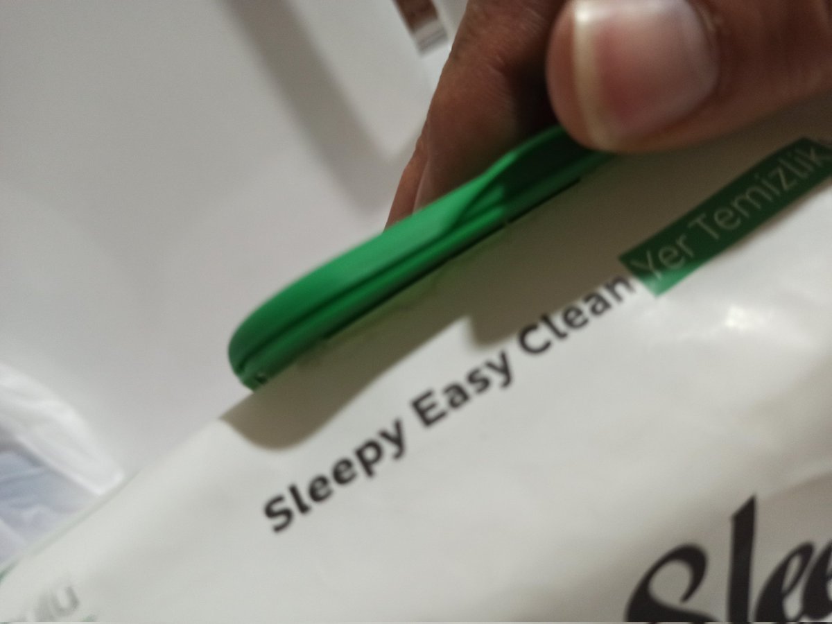 tongucomer92's tweet photo. @sleepycaretr  yer temizleme havlu paketleri düzgün yapışmıyor. Bu yüzden de üstte kalan kısımlar malesef kuruyor. https://t.co/L3sNxKmLdD