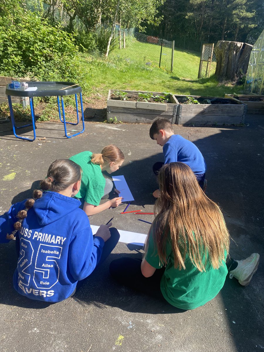 lussprimary's tweet image. Today is World Bee Day 🐝! Bees are tiny heroes that pollinate 75% of the world crops . We are doing our best to help them by getting a hive and planting sunflowers for them . We’ve also been making honey sandwiches and bee biscuits and writing poems about bees 🐝
@worldbeeday
