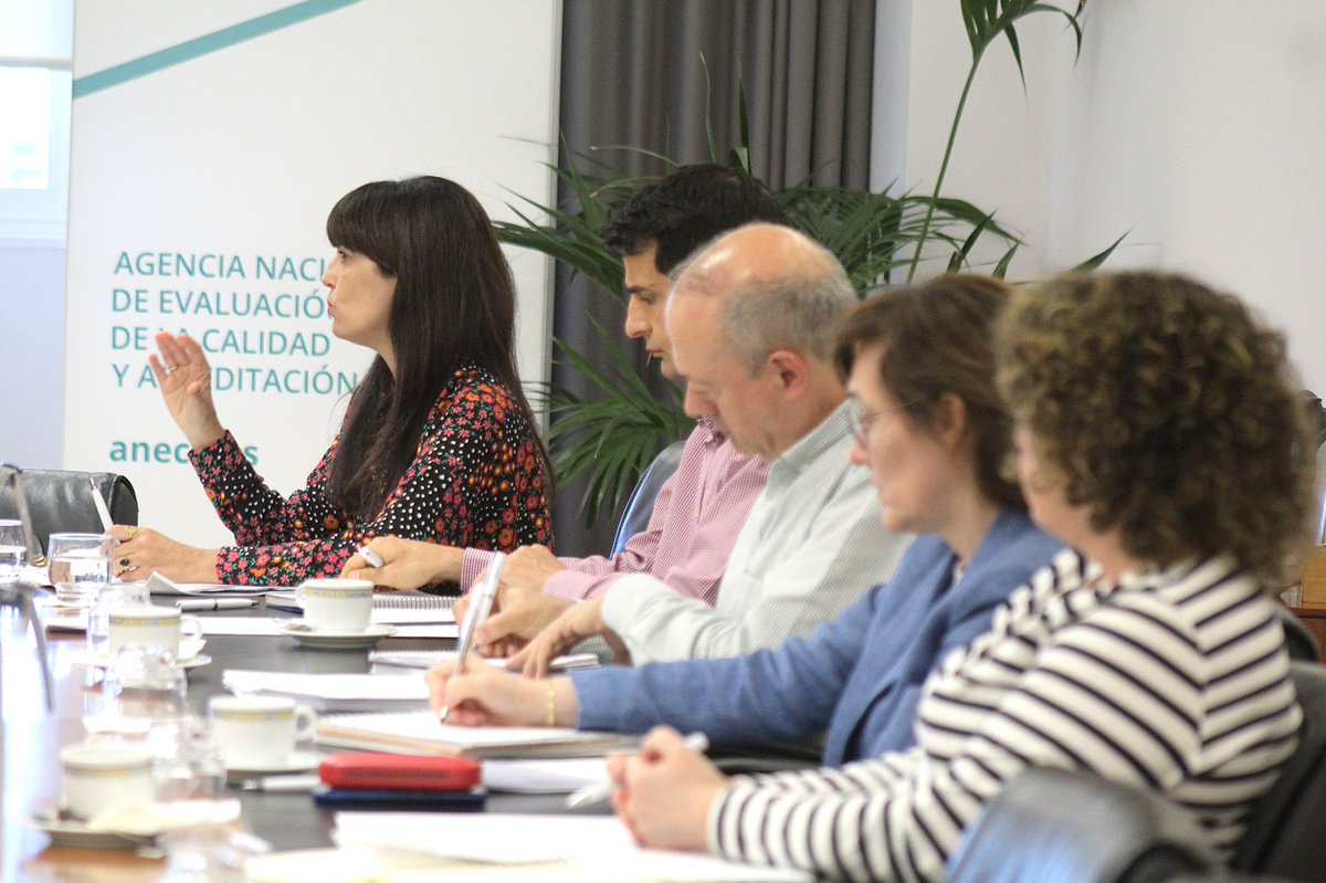 Pilar Paneque (@pilarpaneque) on Twitter photo 👩🏻🏫Hoy hemos recibido en ANECA a la Universidad de Murcia para abordar cuestiones de interés común en materia de evaluación de Enseñanzas e Instituciones y de Profesorado.
Gracias al rector <a href="/JoseLujanRector/">José Luján Alcaraz</a> y a su equipo por tan fructífera y cordial reunión.
#TerritorioANECA 👩🏻🏫Hoy hemos recibido en ANECA a la Universidad de Murcia para abordar cuestiones de interés común en materia de evaluación de Enseñanzas e Instituciones y de Profesorado.
Gracias al rector <a href="/JoseLujanRector/">José Luján Alcaraz</a> y a su equipo por tan fructífera y cordial reunión.
#TerritorioANECA