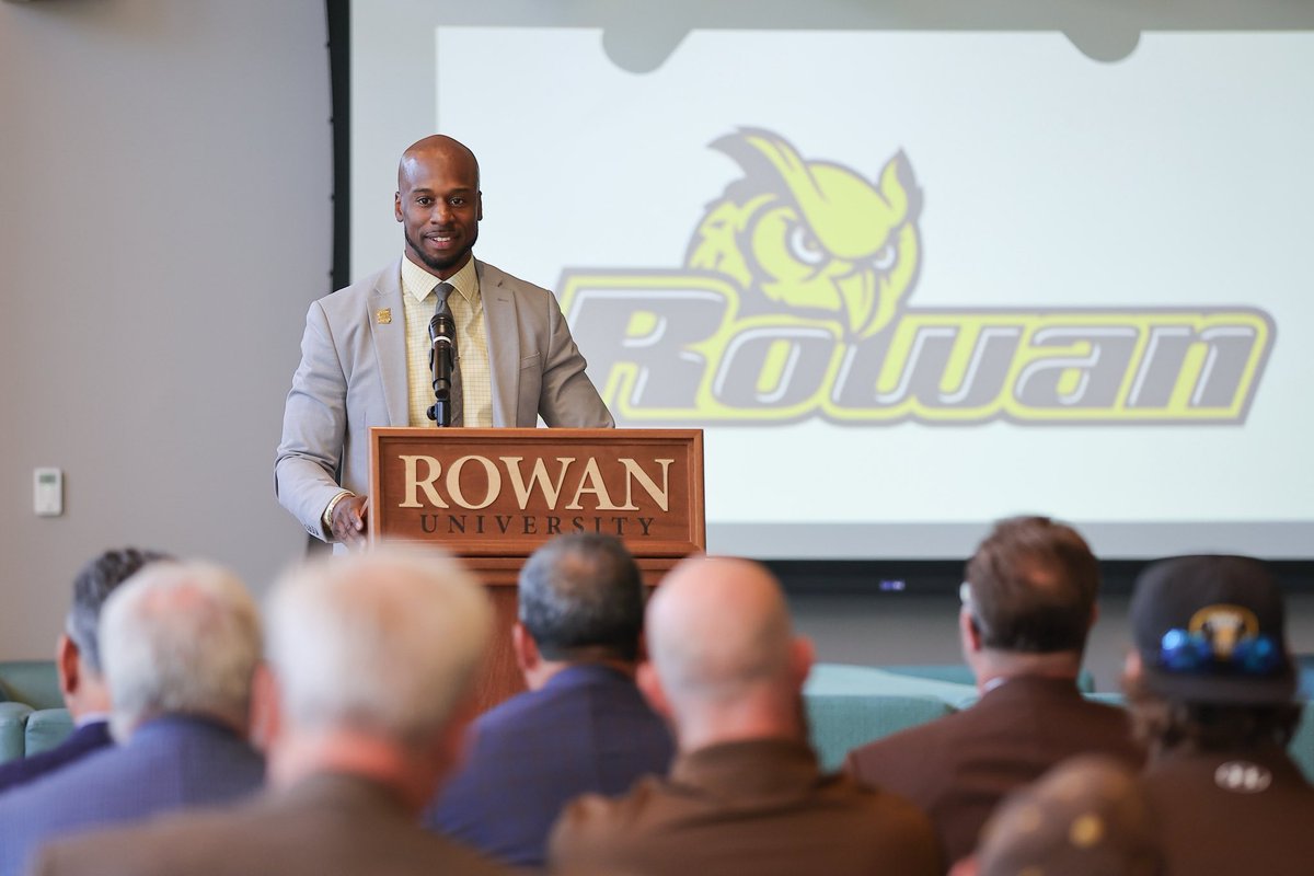 RowanAthletics's tweet photo. Officially official 🦉

Welcome to the Boro Shawn! https://t.co/Lf522EXb8k