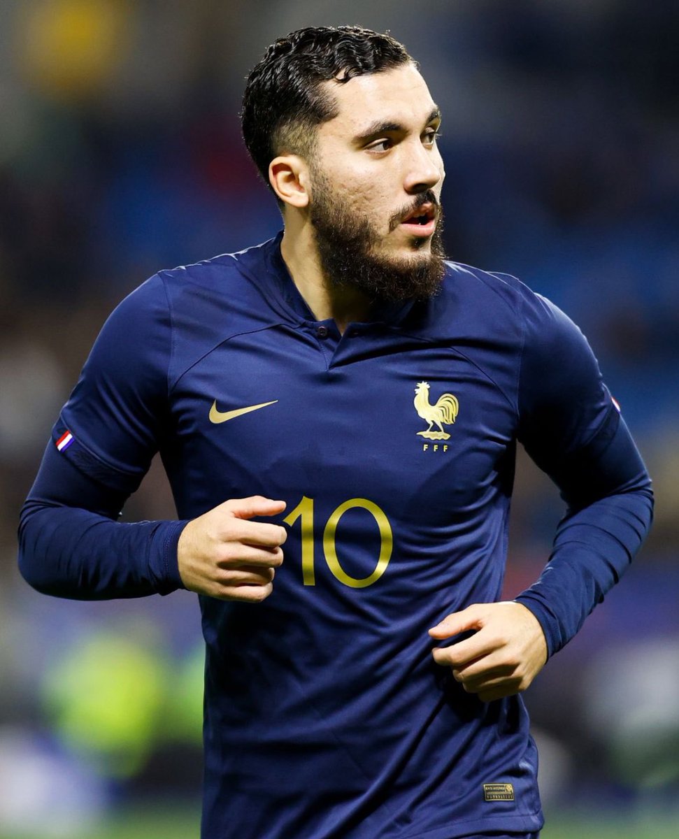 DZFOOTBALLDZ's tweet photo. 🚨🇩🇿🇫🇷 Rayan Cherki devrait être APPELÉ par l’équipe de France pour le rassemblement de juin ! 🥶

Le joueur à laissé filtrer en privé ces dernières semaines qu'il répondrait favorablement à l'appel de l’Algérie S’IL N’ÉTAIT PAS CONVOQUÉ en juin avec LA FRANCE. 

Un coup de pression qui aurait porté ses fruits puisque le joueur devrait être appelé par Didier Deschamps. 

🗞️@lequipe