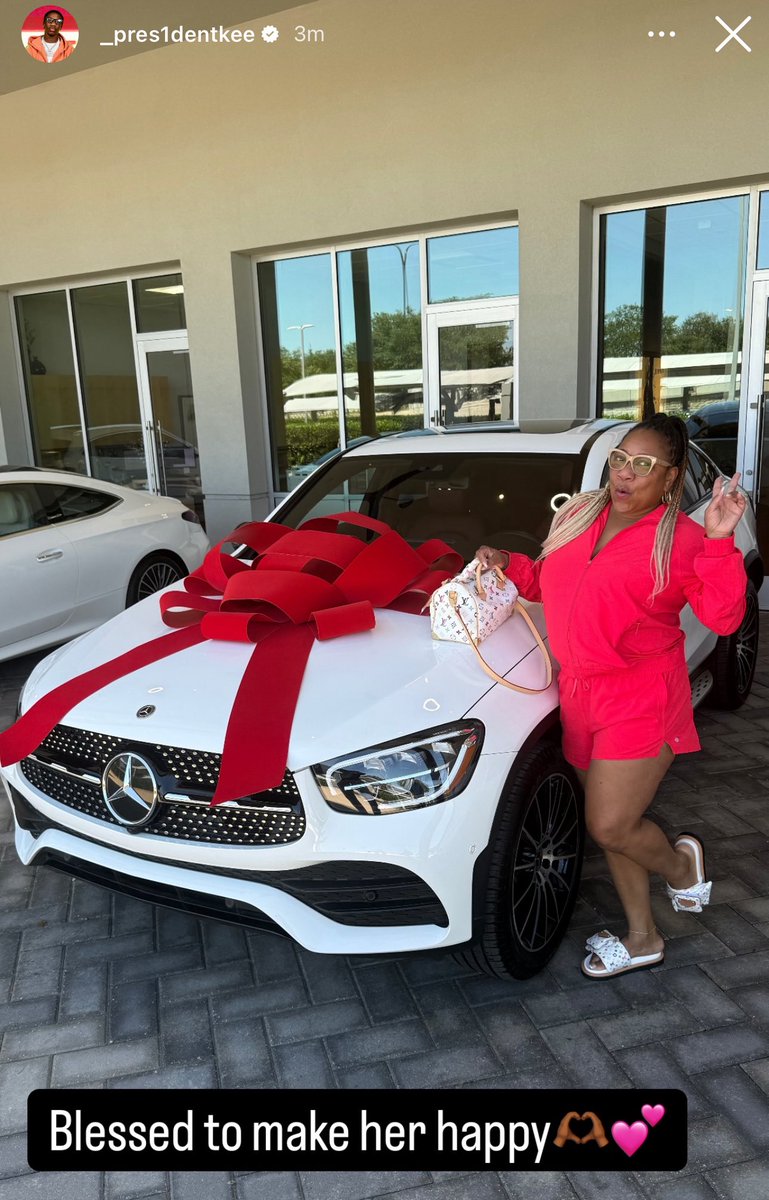 Brett Greenberg (@brettgreenberg_) on Twitter photo Alabama freshman quarterback Keelon Russell with a nice gift to his mother <a href="/AK3inc/">April Moore</a>
Not bad.
📸 <a href="/Pres1dential/">Keelon “Dot em” Russell</a> Alabama freshman quarterback Keelon Russell with a nice gift to his mother <a href="/AK3inc/">April Moore</a>
Not bad.
📸 <a href="/Pres1dential/">Keelon “Dot em” Russell</a>