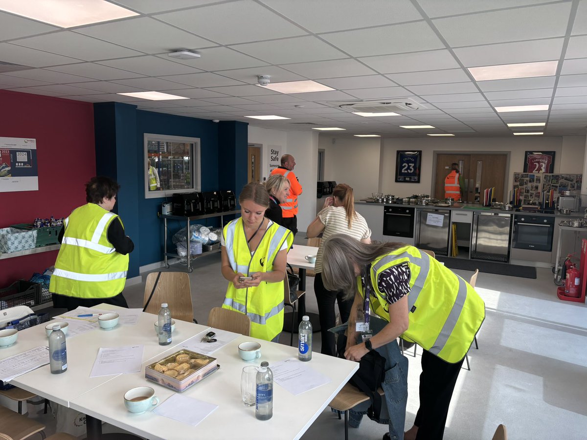 Lovely morning at Fareshare 💜