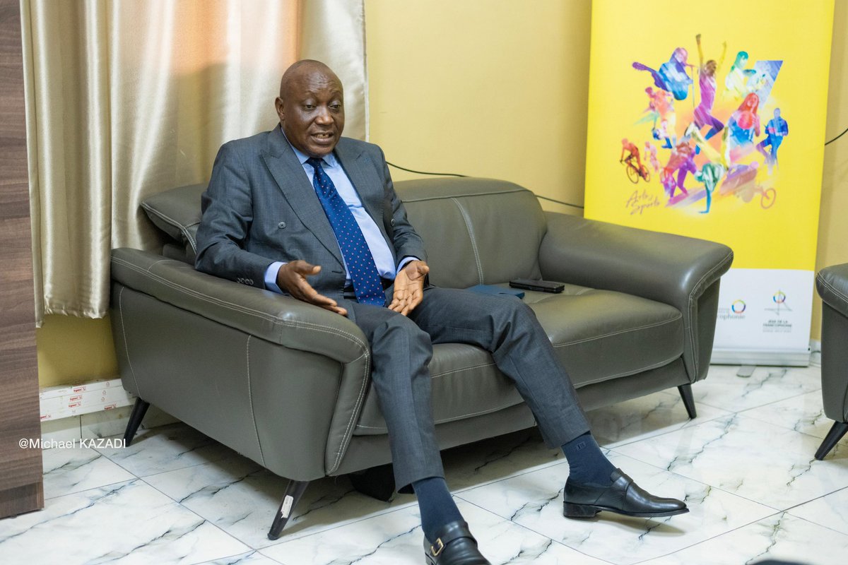 IsidoreKwandja's tweet photo. KINSHASA VA ACCUEILLIR LE CHAMPIONNAT D’AFRIQUE DE LUTTE EN 2026

Ce mardi 20 mai 2025, j’ai eu l’honneur de recevoir dans mon bureau, le Président de la Fédération congolaise de luttes associées (FECOLUTTA), Monsieur Éric Kinzambi, qui est venu m’annoncer la bonne nouvelle que la République démocratique du Congo a été désignée pays hôte du 41e Championnat d'Afrique de lutte prévu en 2026. 
Le Président de la FECOLUTTA est venu, par la même occasion, solliciter notre accompagnement pour assurer le succès de l’organisation de cette 41e édition du Championnat d’Afrique de lutte dans notre pays.

Le choix de la RDC a été motivé, entre autres, par la bonne organisation des IXes Jeux de la Francophonie, sous le leadership du Président Félix Tshisekedi, qui ont laissés suffisamment d’infrastructures sportives capables d’accueillir cette compétition africaine.

L'annonce de la candidature de la RDC a été faite lors de l'Assemblée générale de l'Union africaine de lutte (UWW-Africa) qui s’est tenue le 5 mai 2025, juste après la clôture de la 40e édition du Championnat d’Afrique de lutte qui s’est déroulée du 28 avril au 4 mai 2025 à Casablanca, au Maroc.

Il y a lieu de noter que nos Léopards de Lutte ont remporté 17 médailles (4🥇, 2🥈, 11🥉) et se sont classés troisième au 40e Championnat d’Afrique de Luttes Associées. Les lutteurs congolais qui sont en train de monter en puissance, ont toutes les raisons d’accueillir cette fois-ci le Championnat à domicile.
IKN