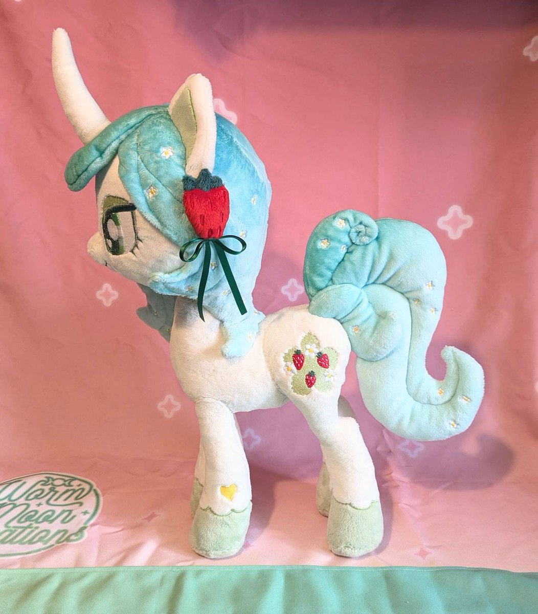 LimeyPi's tweet photo. Large plush commission for @/Stra.wberrydaze over on instar here she is all finished! 
once again credit to @NazFX_Studios for the base pony pattern 🦄✨ https://t.co/4KQEkVEOCa