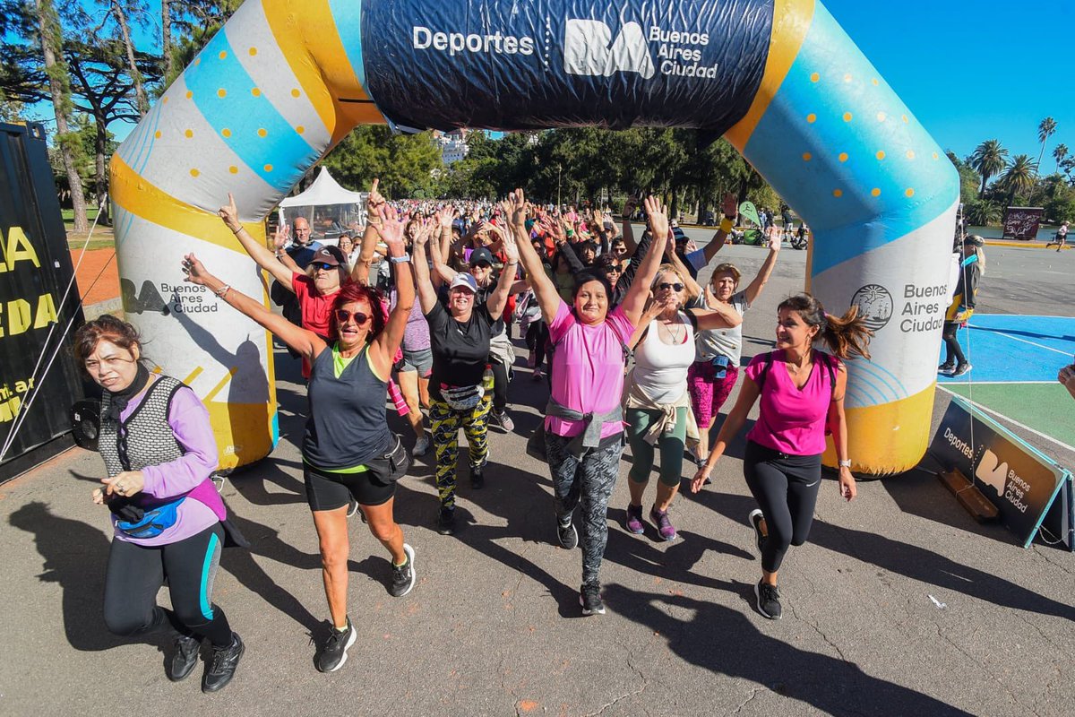 ChinoTurnes's tweet photo. [Dato del día] Miles de vecinos disfrutan de actividades gratuitas en los 14 Polideportivos de la Ciudad. Con inscripción previa, hay opciones para todas las edades. Además, avanza la construcción del nuevo Polideportivo Rodney en Chacarita, que tendrá natatorio y cancha techada. https://t.co/PiRwfmKPfM