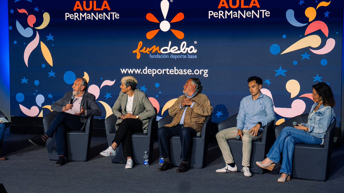 fundeba's tweet photo. 🧡𝐀𝐔𝐋𝐀 𝐏𝐄𝐑𝐌𝐀𝐍𝐄𝐍𝐓𝐄 𝐒𝐀𝐍 𝐈𝐒𝐈𝐃𝐑𝐎🧡

🤩En el segundo coloquio estuvimos hablando de los padres y madres en el deporte de sus hijos. https://t.co/ShEWIk7sIH