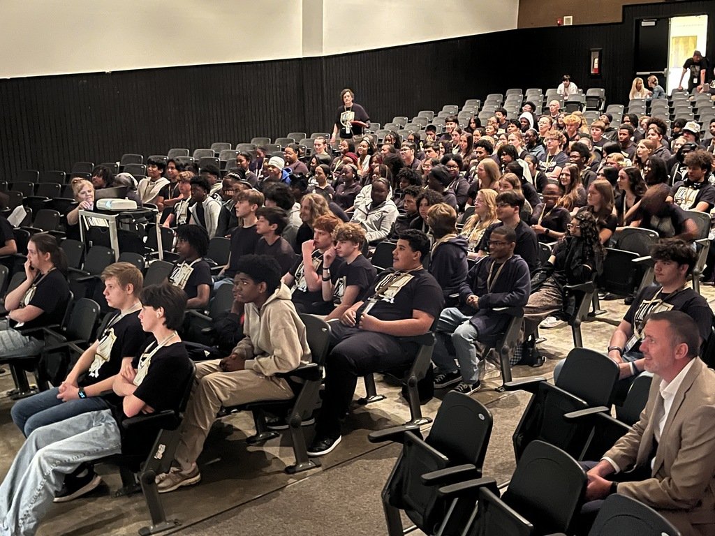 RHS_Senators's tweet image. Nearly 250 freshman students attended the Robinson High Pledge to Graduate ceremony on Tuesday, May 20, 2025. These students made the pledge to commit to education and ultimately graduate as part of the Academies of Central Arkansas.
#academiesofpcssd
#academiesofjoetrobinson