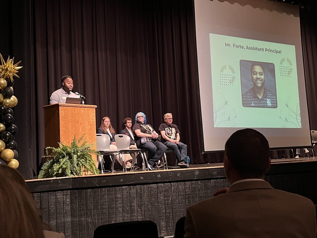 RHS_Senators's tweet image. Nearly 250 freshman students attended the Robinson High Pledge to Graduate ceremony on Tuesday, May 20, 2025. These students made the pledge to commit to education and ultimately graduate as part of the Academies of Central Arkansas.
#academiesofpcssd
#academiesofjoetrobinson