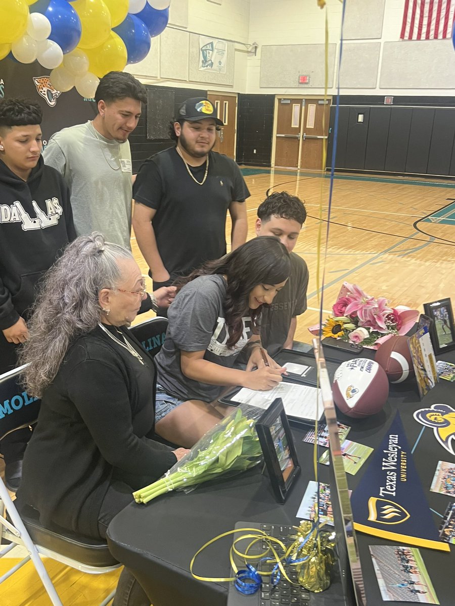 Dallas ISD (@dallasschools) on Twitter photo 🏈 🙌 BIG congrats to Sy'Nyah G. from <a href="/LegendaryLHS/">The Legendary Lincoln HS</a> and Jisselle G. from <a href="/MolinaHigh/">Moises E. Molina High School</a> for being the first girls in Dallas ISD history to sign an athletic scholarship for flag football!
Both girls head to Texas Wesleyan University in the fall.
#MakingHerstory 🏈 🙌 BIG congrats to Sy'Nyah G. from <a href="/LegendaryLHS/">The Legendary Lincoln HS</a> and Jisselle G. from <a href="/MolinaHigh/">Moises E. Molina High School</a> for being the first girls in Dallas ISD history to sign an athletic scholarship for flag football!
Both girls head to Texas Wesleyan University in the fall.
#MakingHerstory