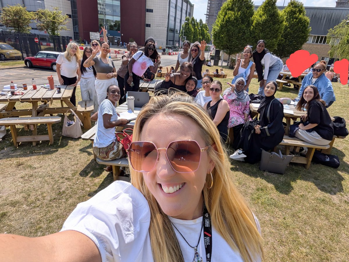 Spur of the moment Transdisciplinary science lesson on health promotion in the sunshine 🌞
What a great group of future nurses 😄