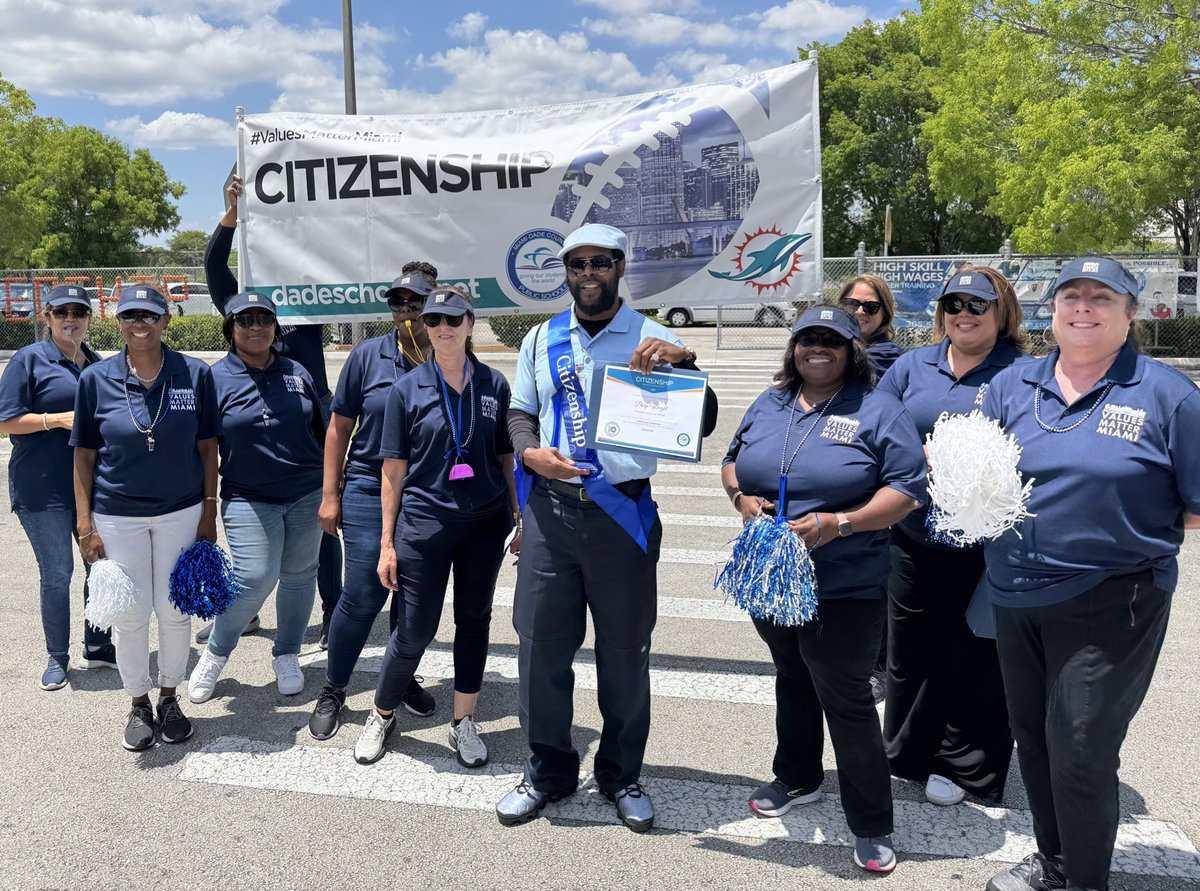 StdtSvcsMDCPS's tweet photo. Congratulations to Philip Wright from @center_jan Mr. Wright is the 2025 #ValuesMatterMiami Citizenship Staff Member of the Year! @MDCPS @MDCPSNorth @SuptDotres @LDIAZ_CAO @AlayonSally https://t.co/vlMjiJycs3