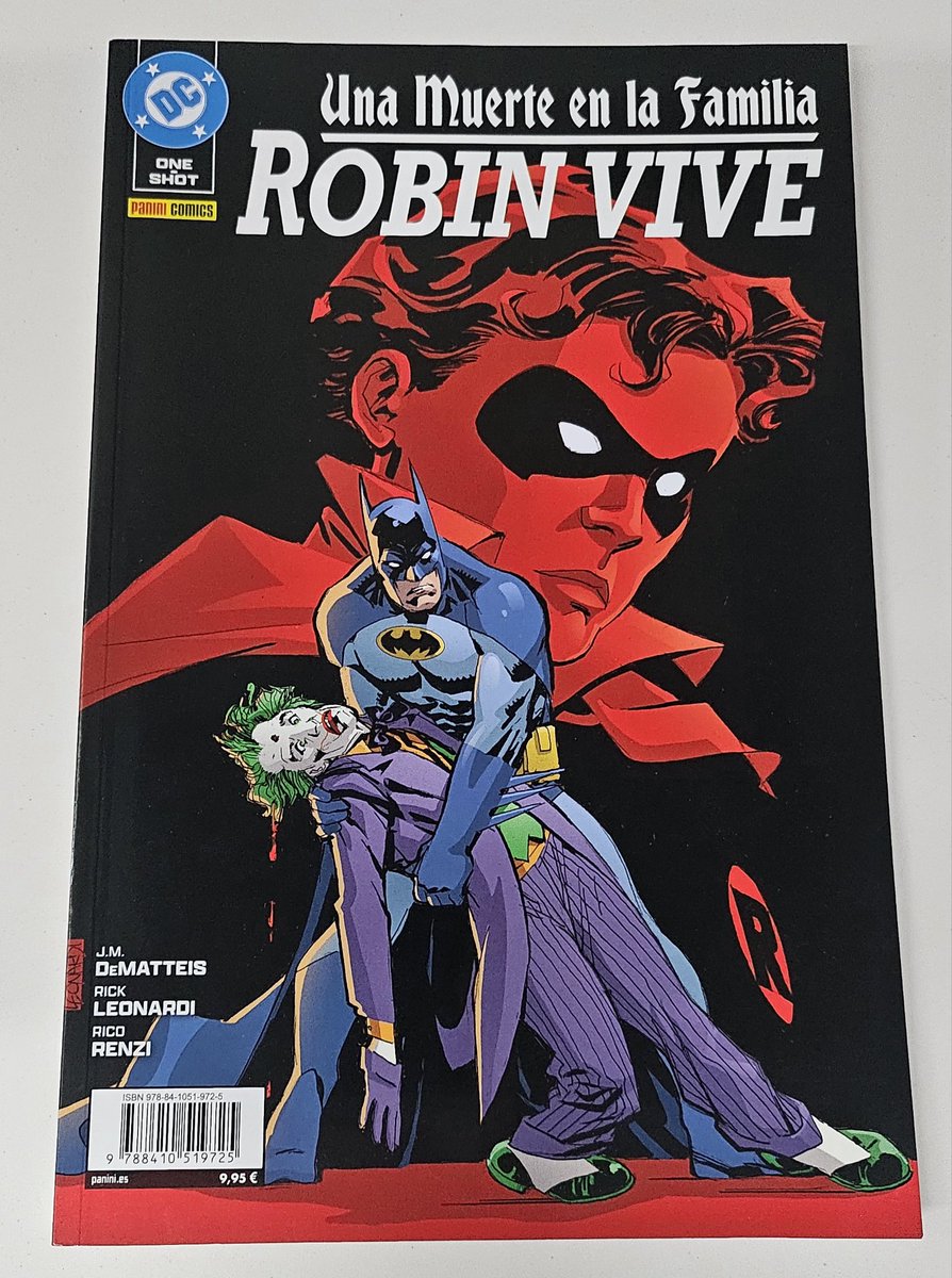 ComicSpain's tweet image. Breve Reseña:
"Una Muerte en la Familia Robin Vive"
Un guión que empieza bien pero que ha partir del 3 número empieza a decaer.
Con un dibujo criticable pero que vemos adecuado a la obra con un aspecto "sucio".
Guión 6/10
Dibujo 6.5/10
Edición/Calidad/Precio 8/10
Nota Final: 6.8