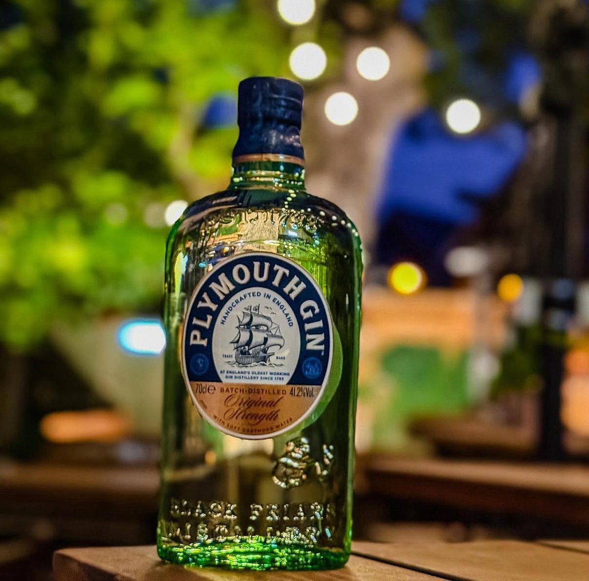 Warm evenings + Plymouth Gin 💚