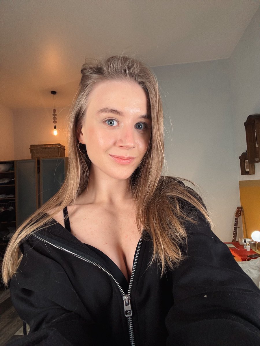 I’m online in 10 mins☺️😜