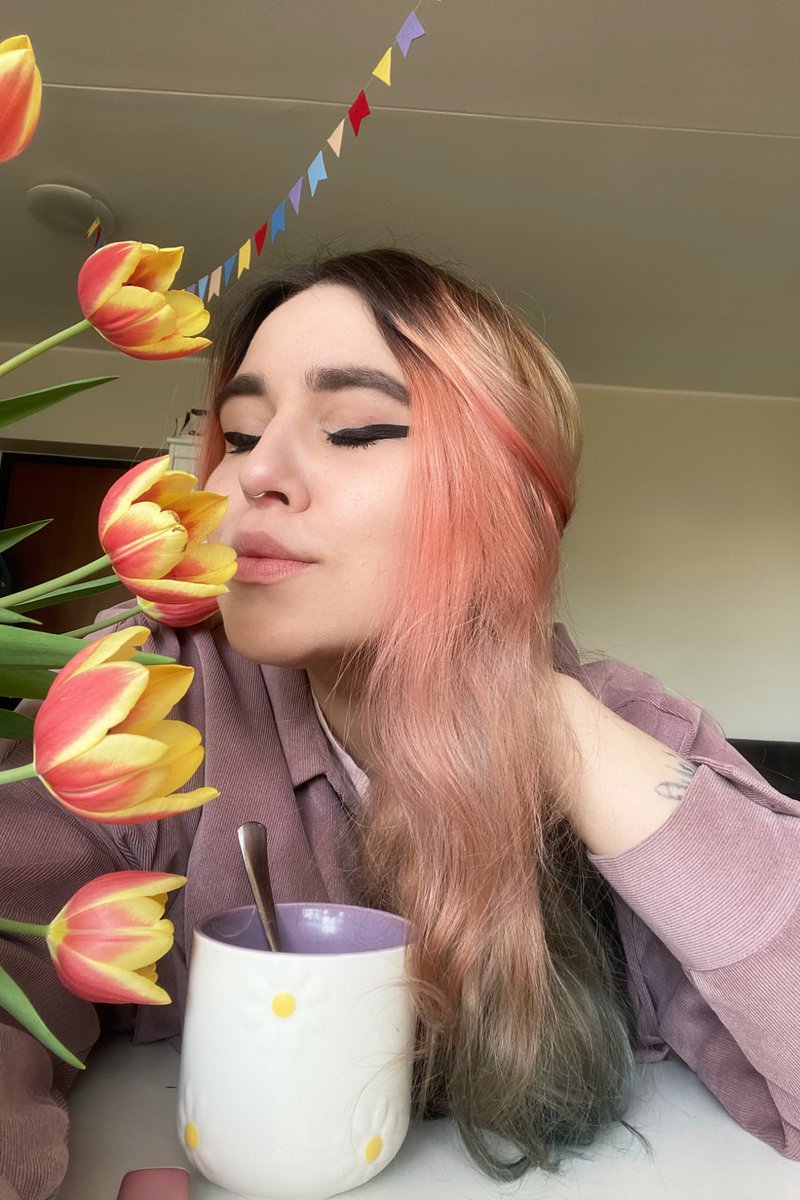 люблю в твиттере обозначать фоточками свои жизненные периоды 

так вот, хуже жизненного периода, что начался в марте этого года, у меня еще не было, и я просто теперь жду, что когда-нибудь станет нормально 

(но красиво жду)