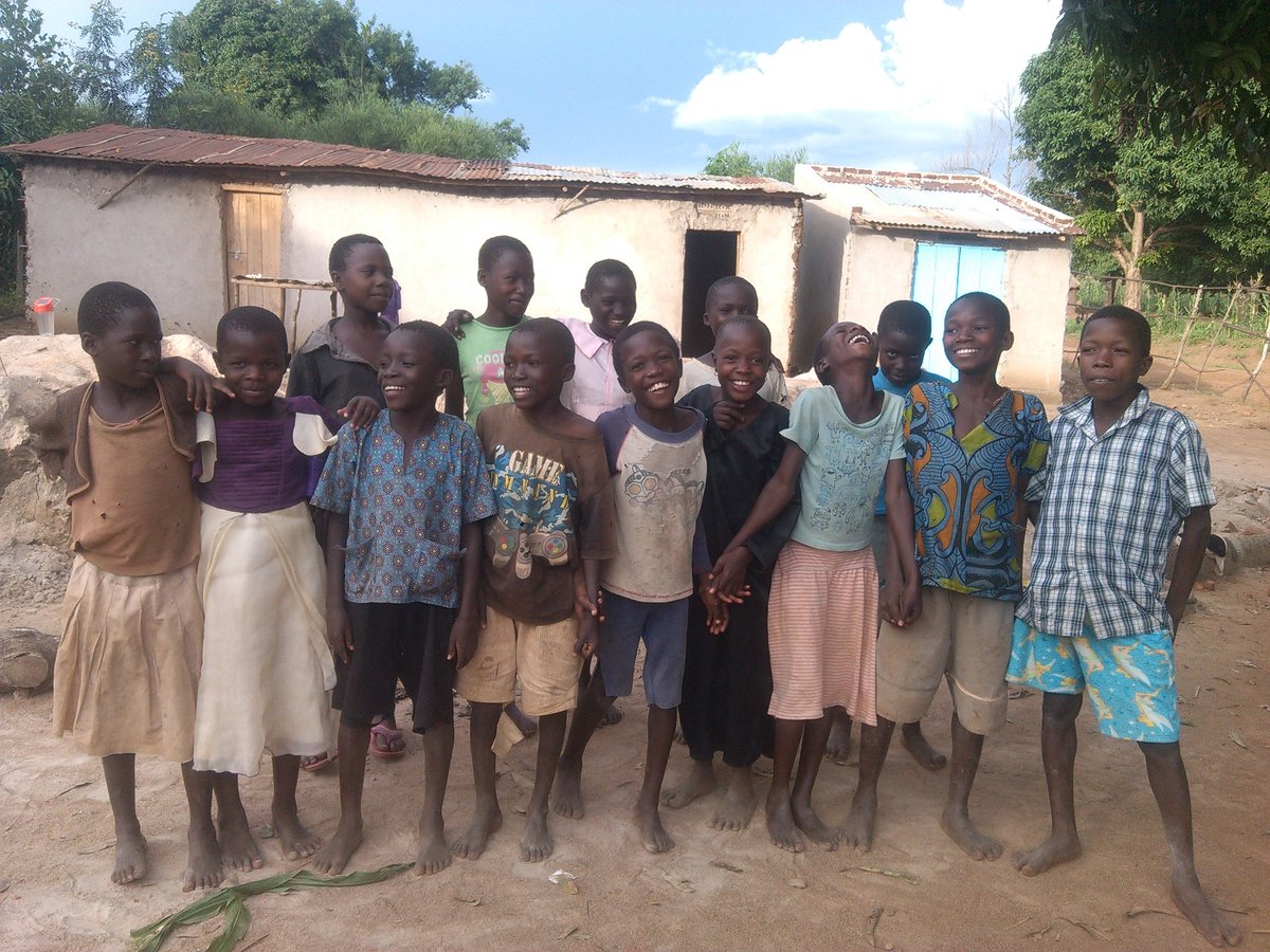orphansofuganda's tweet photo. In 2009, this was our home and life was too challenging to extent that we lost some of our friends in that challenging lifestyle. But things have come on changing up to when we adopted to Bitcoin.
#lifechanger #Giveback #Bitcoinstories https://t.co/r7lciiJaBN