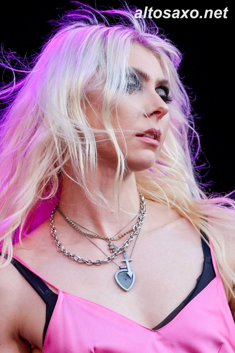 Taylor Momsen of The Pretty Reckless performs at Raymond James Stadium in Tampa, Florida on May 16, 2025. 
ALTOSAXO Music Apparel 
altosaxo.net