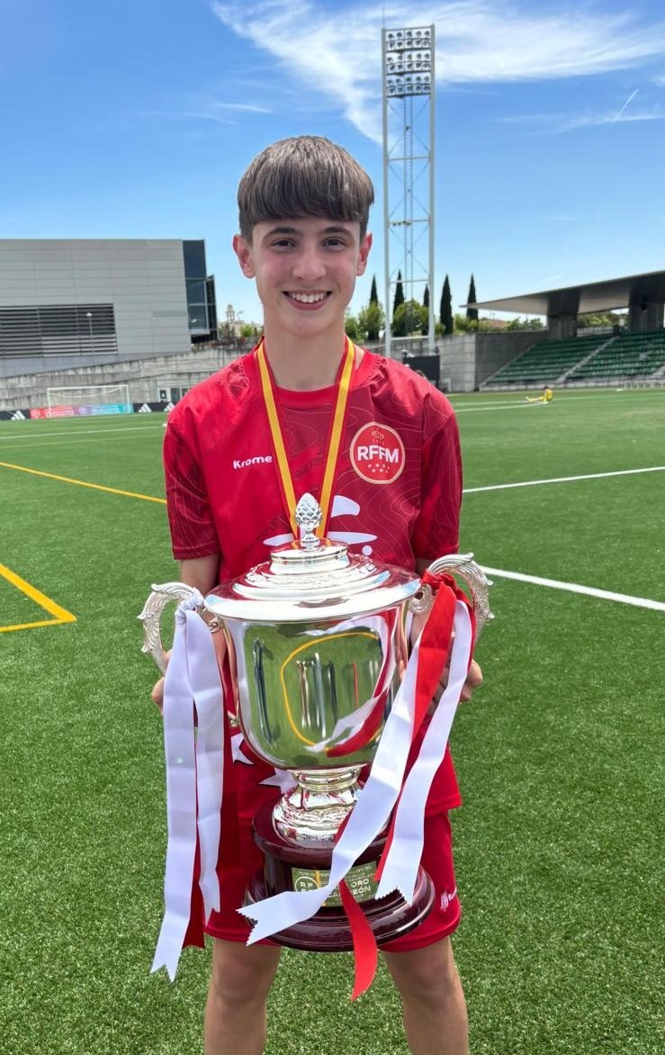 🏆 Enhorabuena a nuestro vecino Hugo García, jugador de <a href="/AtletiAcademia/">Atleti Academia</a> que el pasado sábado se proclamó campeón de España sub-14 con la Selección de la Comunidad de Madrid <a href="/RFFM_oficial/">RFFM</a> ⚽