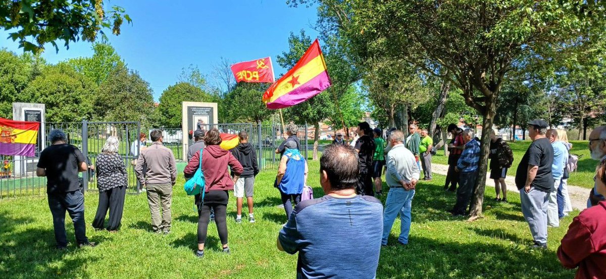 HOMENAJE A LOS ANTIFASCISTAS CANTABROS VICTIMAS DE LOS CAMPOS DE EXTERMINIO NAZIS
Está mañana hemos apoyado el acto de homenaje a los antifascistas cántabros víctimas de los campos nazis, convocado por la asociación AGE en Maliaño, junto al monumento erigido en su memoria.
