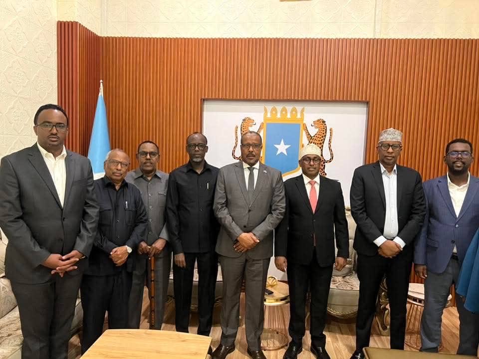 AbdirashidYJ's tweet photo. Waxaan aad iyo aad ugu Mahadnayaa soo dhawaynta ay igu soo dhoweeyeen magaalada Muqdisho ee Caasimada Soomaaliya Madaxda labada gole ee DFS ee uu Hogaaminayey Gudoomiye Senitor AbdilaahiTimacade, waxaan qayb ka noqondoonaa talada iyo qorshaha qaranka ee miiska Saaran, Insha Allah https://t.co/sq2ilBBfA7