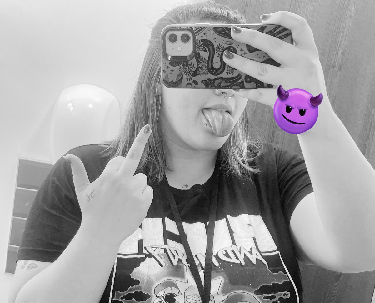 Good evening all my gooners, feet slaves and beautiful dommes 💅 
I have been away for a few days due to health issues! But I am still here and ready to rumble !! 

I’m wanting to find my lovely subs who want to adopt a bill 😌 where you at? 

Findom paypig adopt a bill