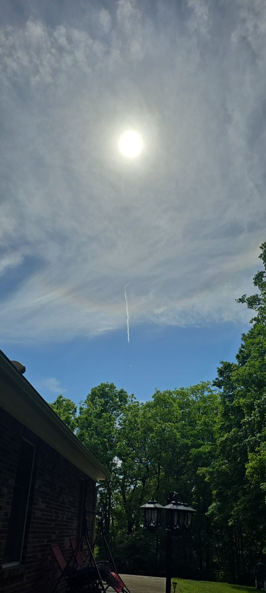 LeeTonya2018's tweet photo. Sun's out and warming up over here in Scott County π§ Stay safe everyone!! @Kentuckyweather #PrayersforKy https://t.co/mvDfxLSsj3