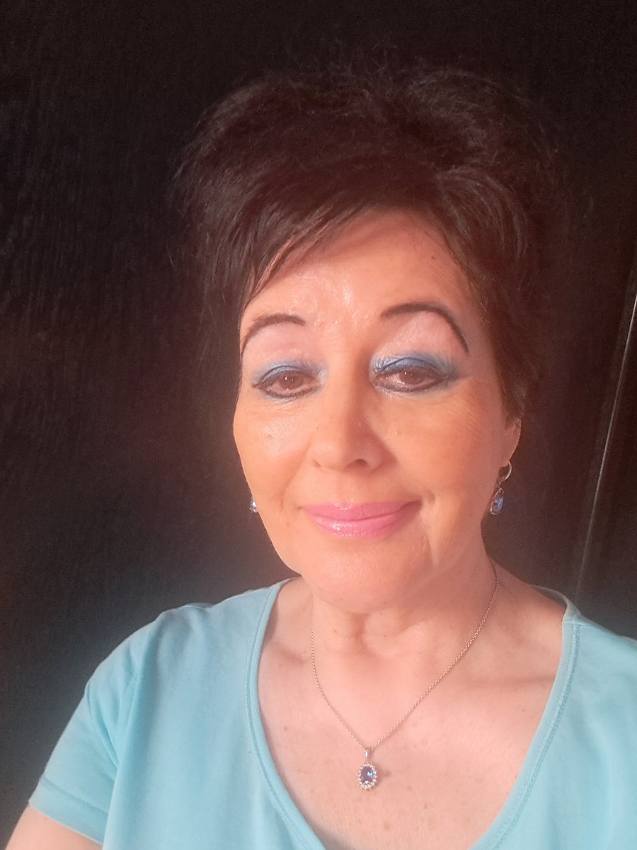 VCabuy's tweet photo. Van shoppen en zo. Met zoonlief voor broeken en zo.
In de Shopping en in de #outfitoftheday #turkoois #turkooisrules #skirtandcardigan #CassisCollection #TshirtYessica #atouchofpink
💙🩵🩷 https://t.co/Sadl7ANFfO