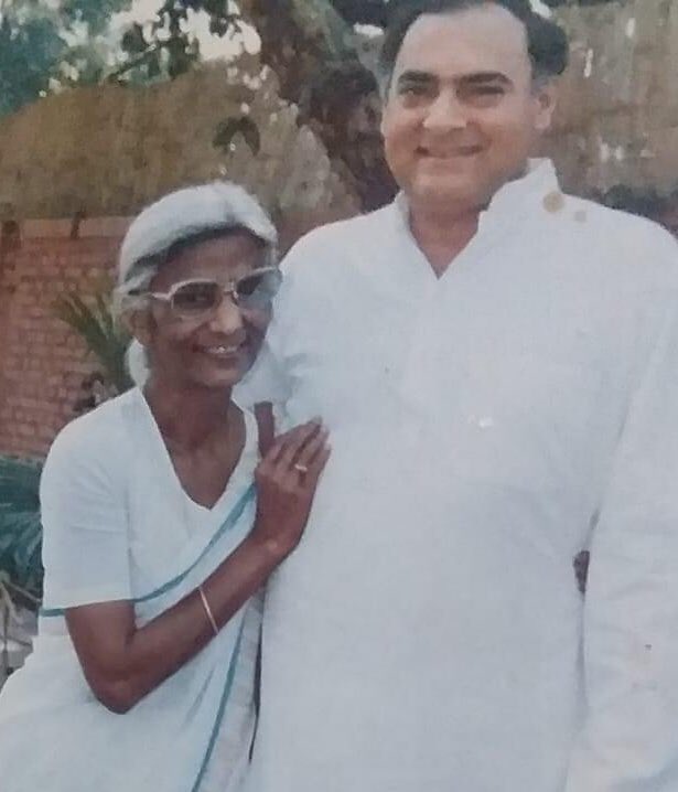 SNSMT (@snsmt) on Twitter photo On his martyrdom day, our homage to Ex PM Bharat Ratna Shri. Rajiv Gandhi . Heres sharing a photo of him with Legendary Smt. Nandini Satpathy as well as a weblink to a podcast of our Hon’ble Chairman Shri <a href="/SuparnoSatpathy/">Shri. Suparno Satpathy</a> . To take a watch, click here: youtu.be/ea1PsrxE-QU?si… … On his martyrdom day, our homage to Ex PM Bharat Ratna Shri. Rajiv Gandhi . Heres sharing a photo of him with Legendary Smt. Nandini Satpathy as well as a weblink to a podcast of our Hon’ble Chairman Shri <a href="/SuparnoSatpathy/">Shri. Suparno Satpathy</a> . To take a watch, click here: youtu.be/ea1PsrxE-QU?si… …