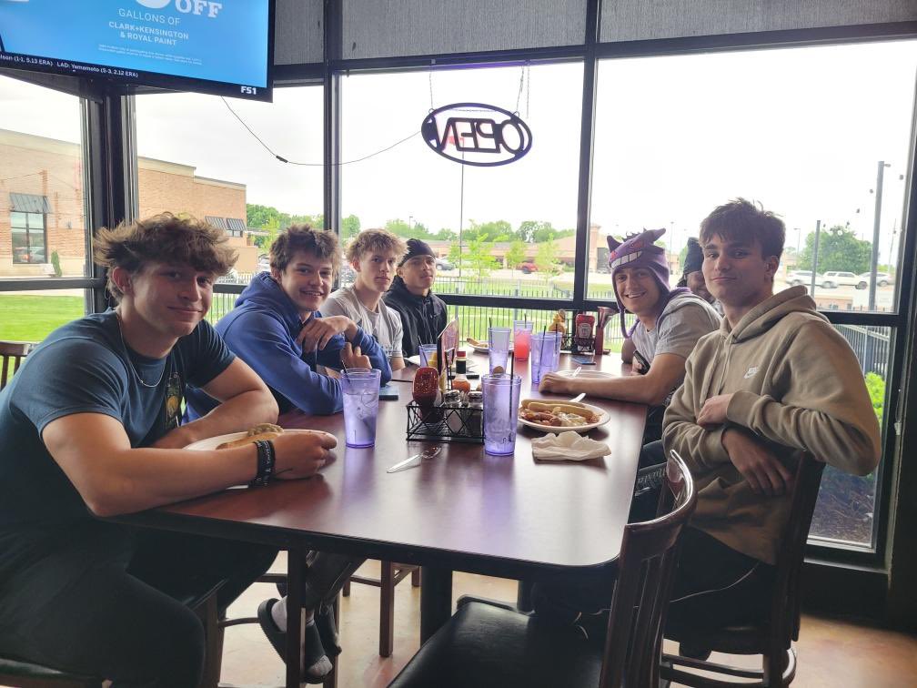MillardNorthTF's tweet photo. Thank you parents again for having the kids out for a pre-state dinner!!! https://t.co/QDQlxwS2LF
