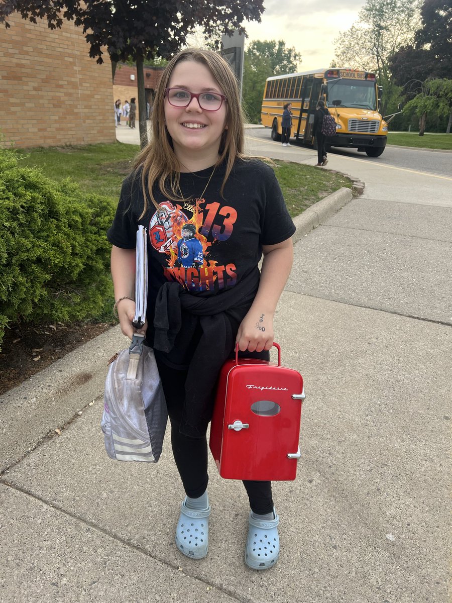 GillMustangs's tweet photo. Anything but a backpack day for Spirit Week!! 🤣 https://t.co/u92bHD5Ezq
