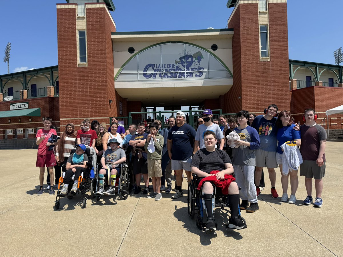 AbleNotLabel's tweet image. It’s been an action-packed week!

⚾️ Lake Erie Crushers game
🏁 Adaptable Athletics 
🪩 Prom
💰Senior Scholarship- we awarded $2,000 in scholarships
🏈 🥎 Scholar Athlete/College Signing day- Congratulations to Andrew and Gabby
☀️ Sunshine Box grant 

Next up… GRADUATION! 🎓