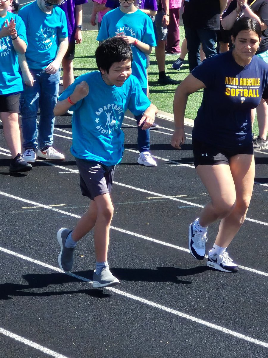 AbleNotLabel's tweet image. It’s been an action-packed week!

⚾️ Lake Erie Crushers game
🏁 Adaptable Athletics 
🪩 Prom
💰Senior Scholarship- we awarded $2,000 in scholarships
🏈 🥎 Scholar Athlete/College Signing day- Congratulations to Andrew and Gabby
☀️ Sunshine Box grant 

Next up… GRADUATION! 🎓